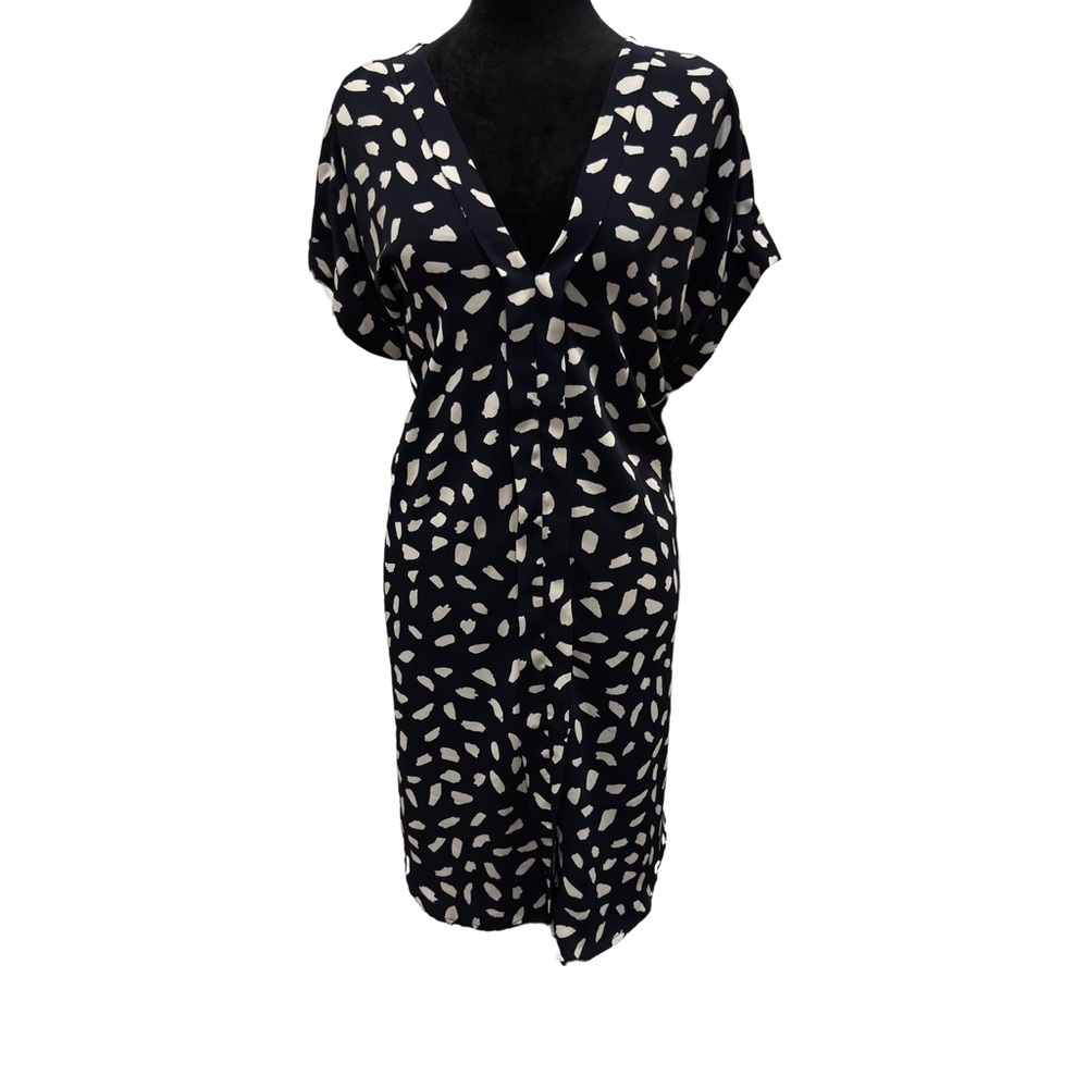Elegant Navy Blue and White Patterned Dress